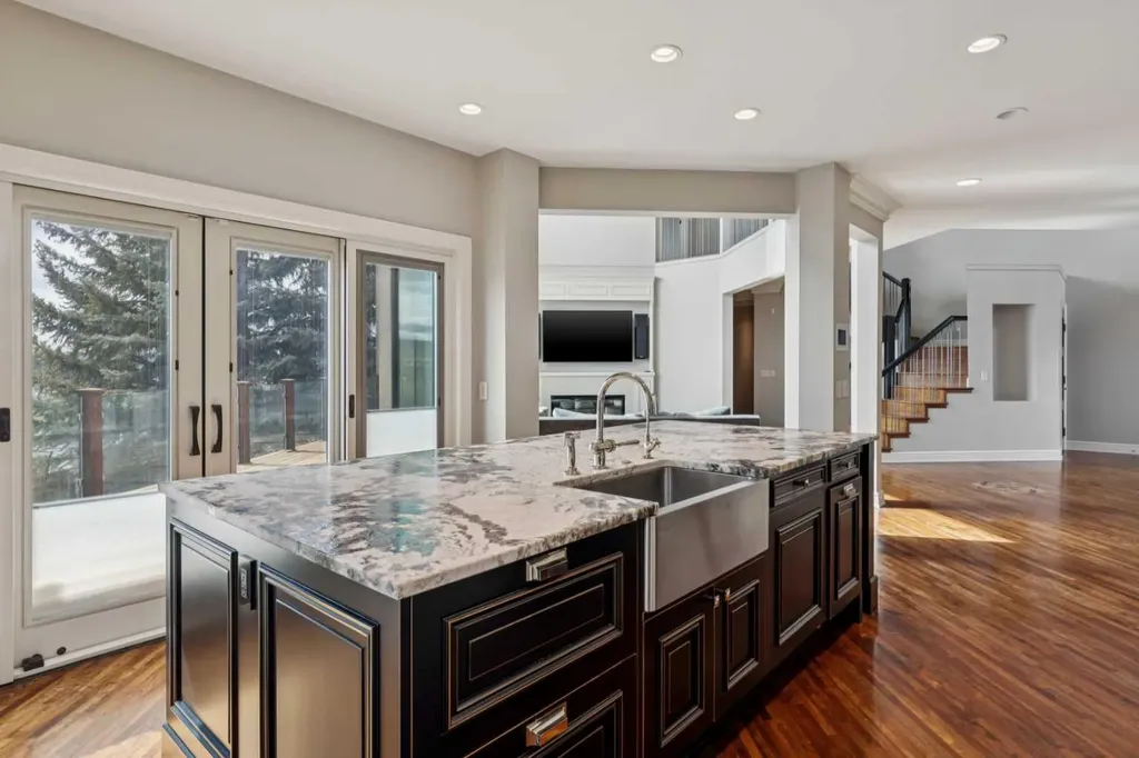 58 Scimitar View NW Calgary AB T3L 2B5