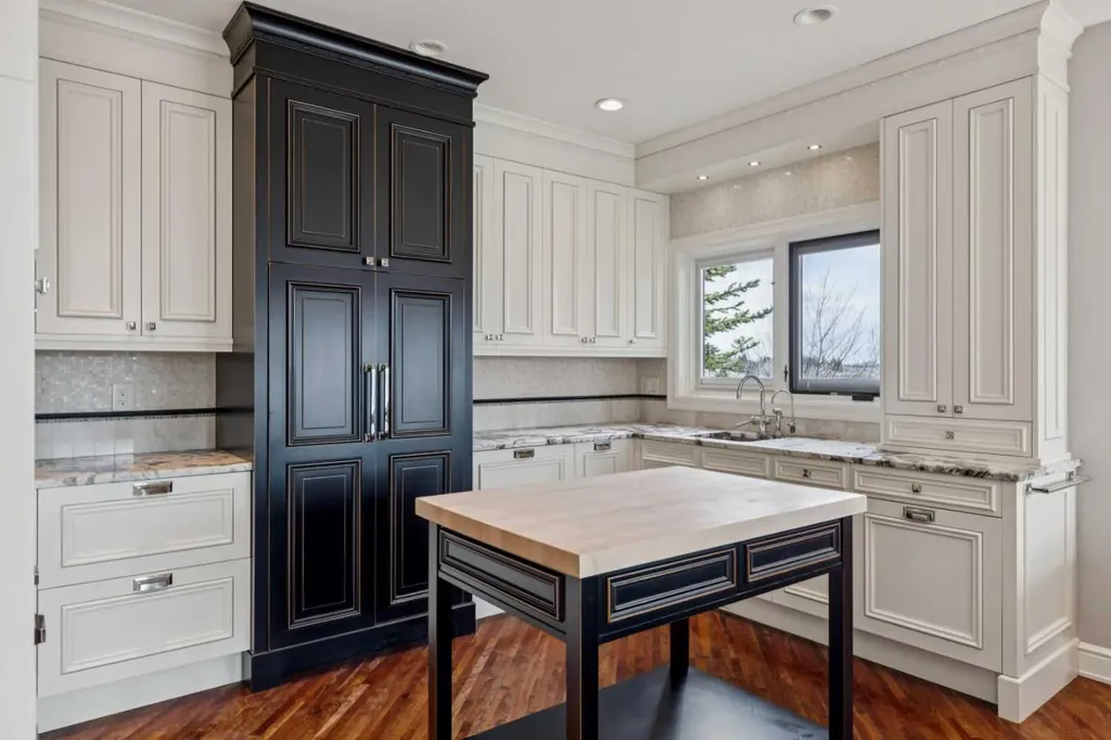 58 Scimitar View NW Calgary AB T3L 2B5