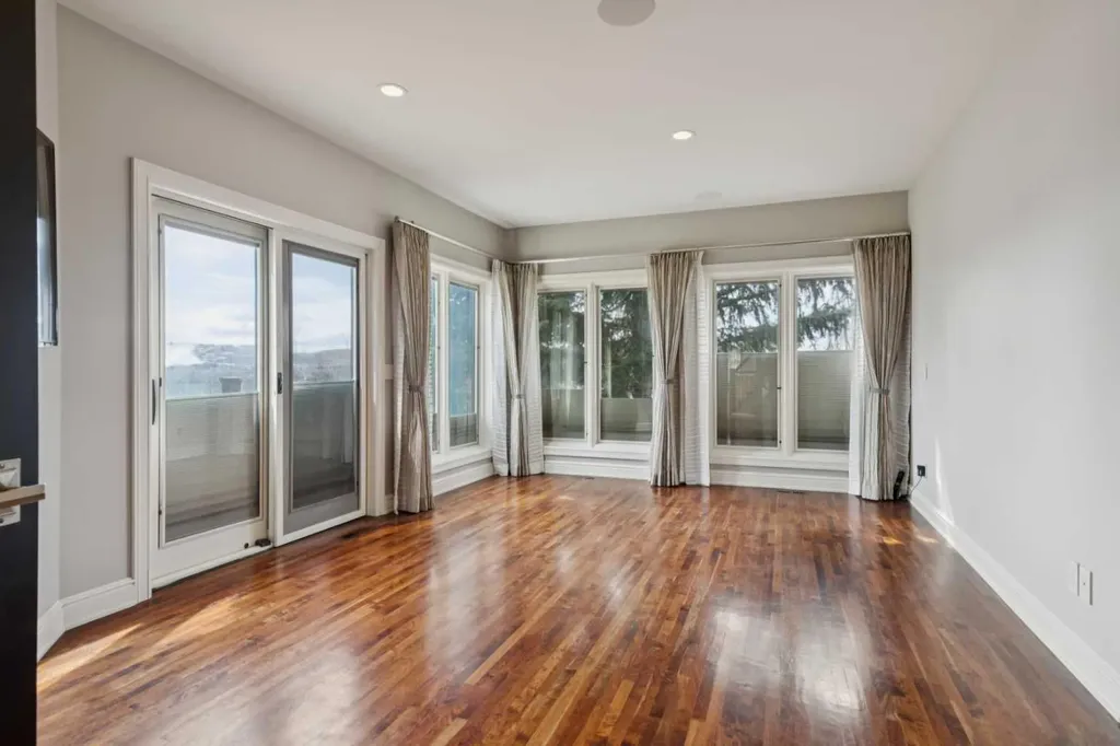 58 Scimitar View NW Calgary AB T3L 2B5