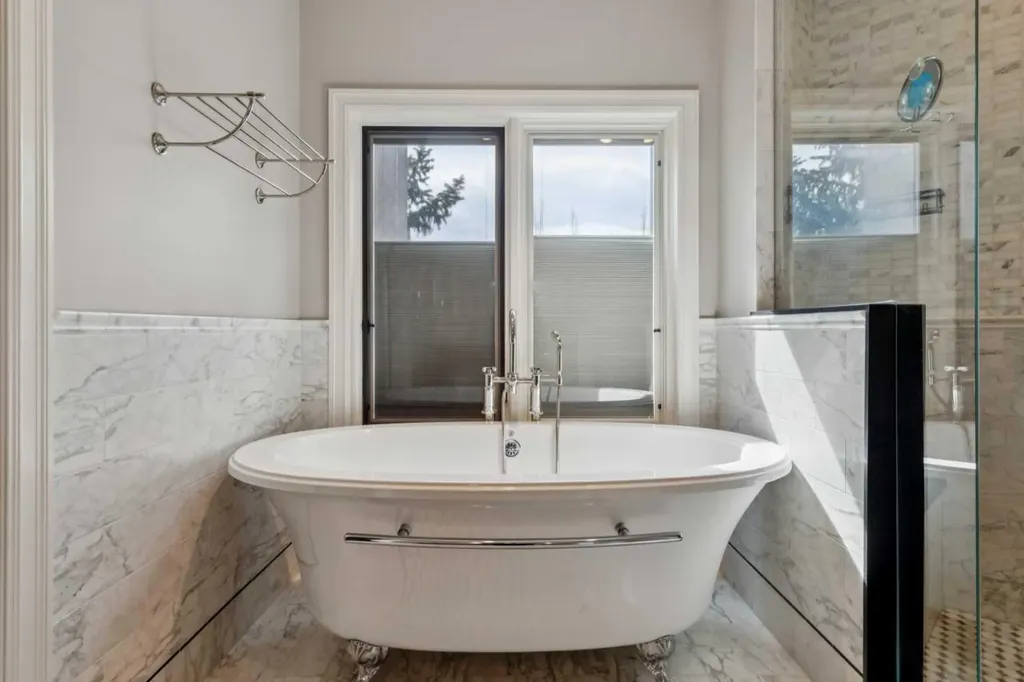 58 Scimitar View NW Calgary AB T3L 2B5
