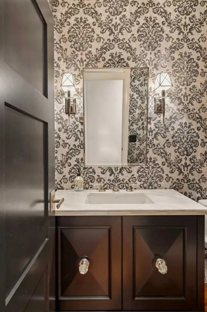58 Scimitar View NW Calgary AB T3L 2B5