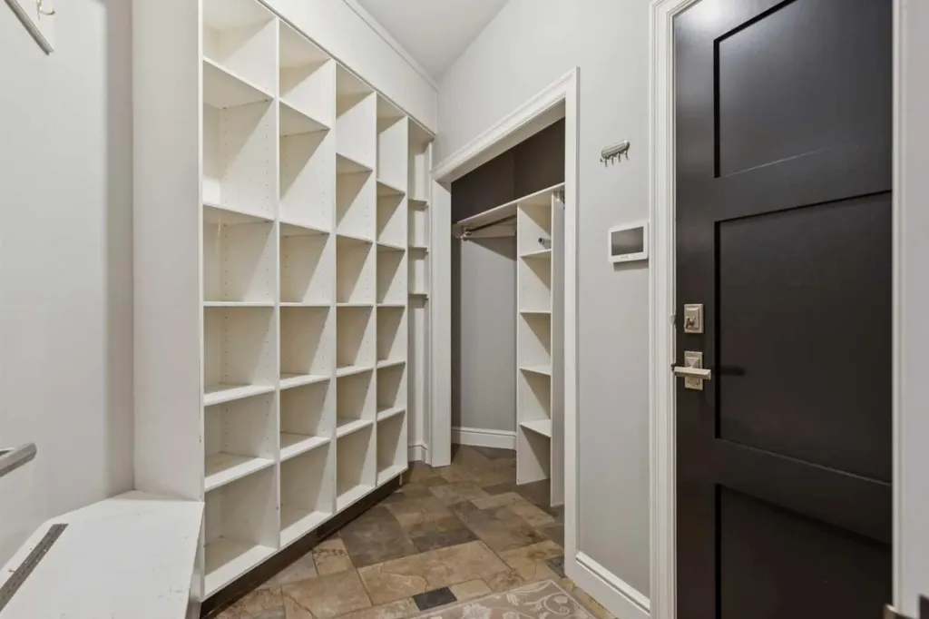 58 Scimitar View NW Calgary AB T3L 2B5