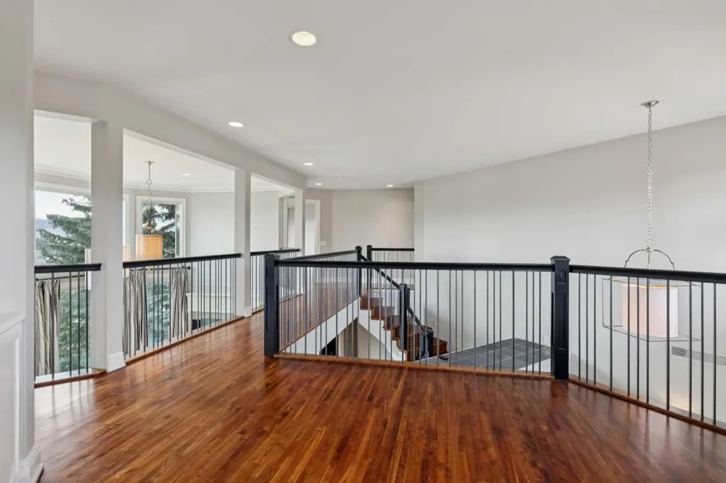 58 Scimitar View NW Calgary AB T3L 2B5