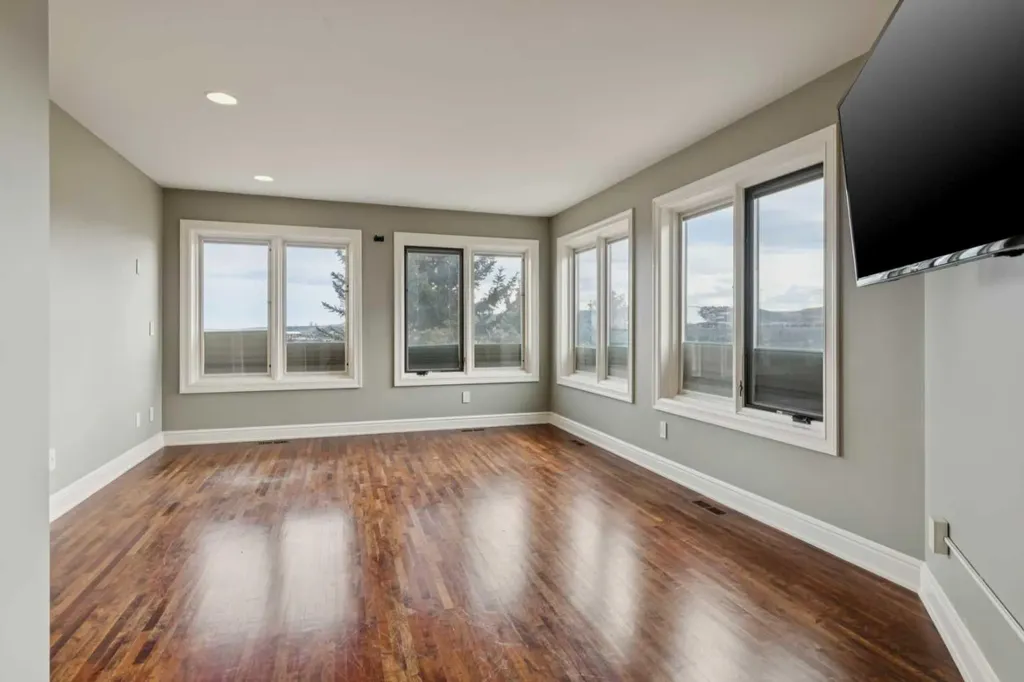 58 Scimitar View NW Calgary AB T3L 2B5