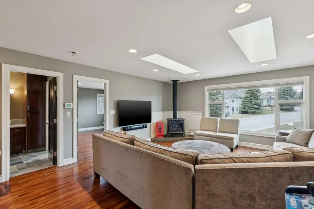 58 Scimitar View NW Calgary AB T3L 2B5