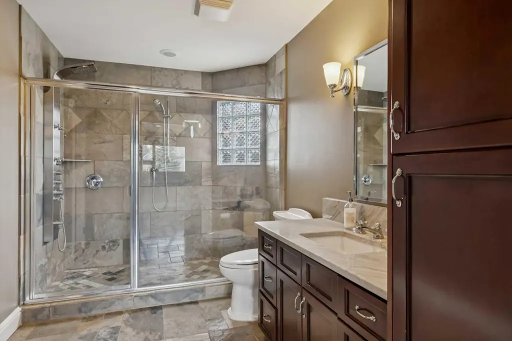 58 Scimitar View NW Calgary AB T3L 2B5