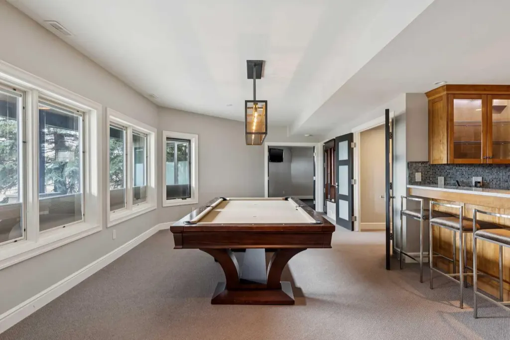 58 Scimitar View NW Calgary AB T3L 2B5