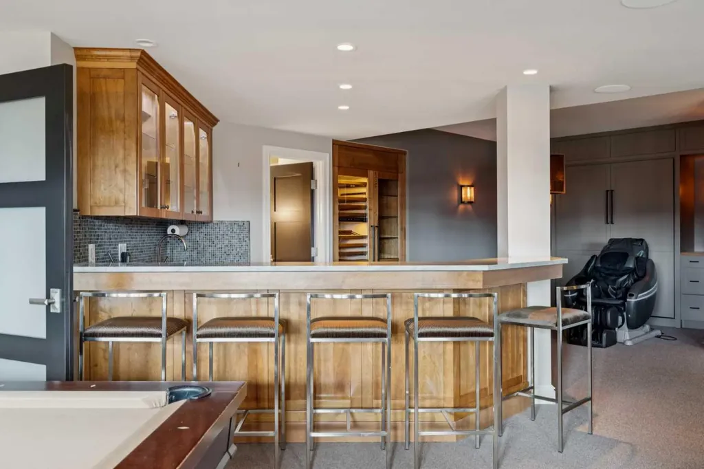 58 Scimitar View NW Calgary AB T3L 2B5