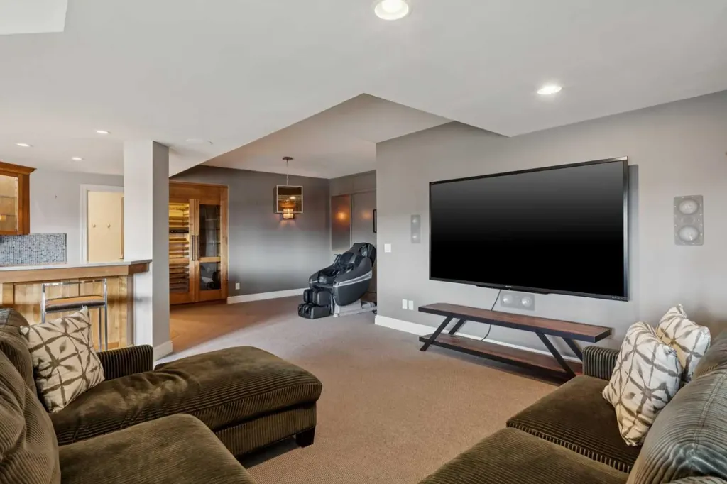 58 Scimitar View NW Calgary AB T3L 2B5