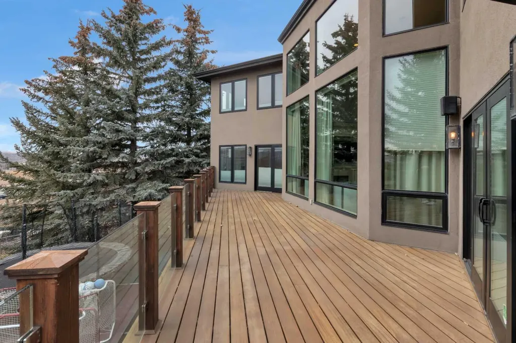 58 Scimitar View NW Calgary AB T3L 2B5