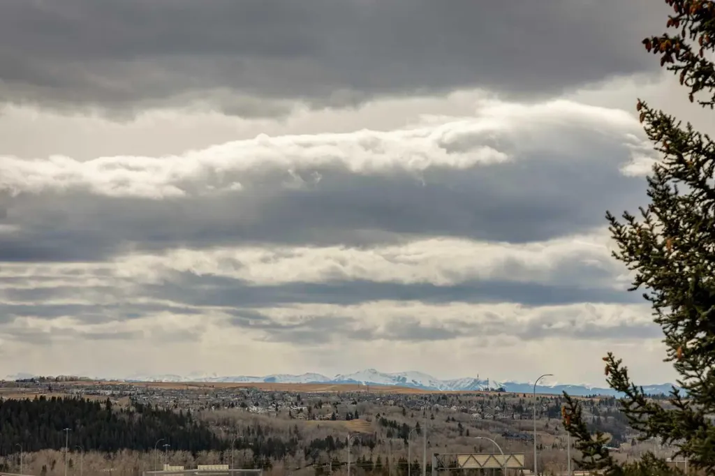 58 Scimitar View NW Calgary AB T3L 2B5