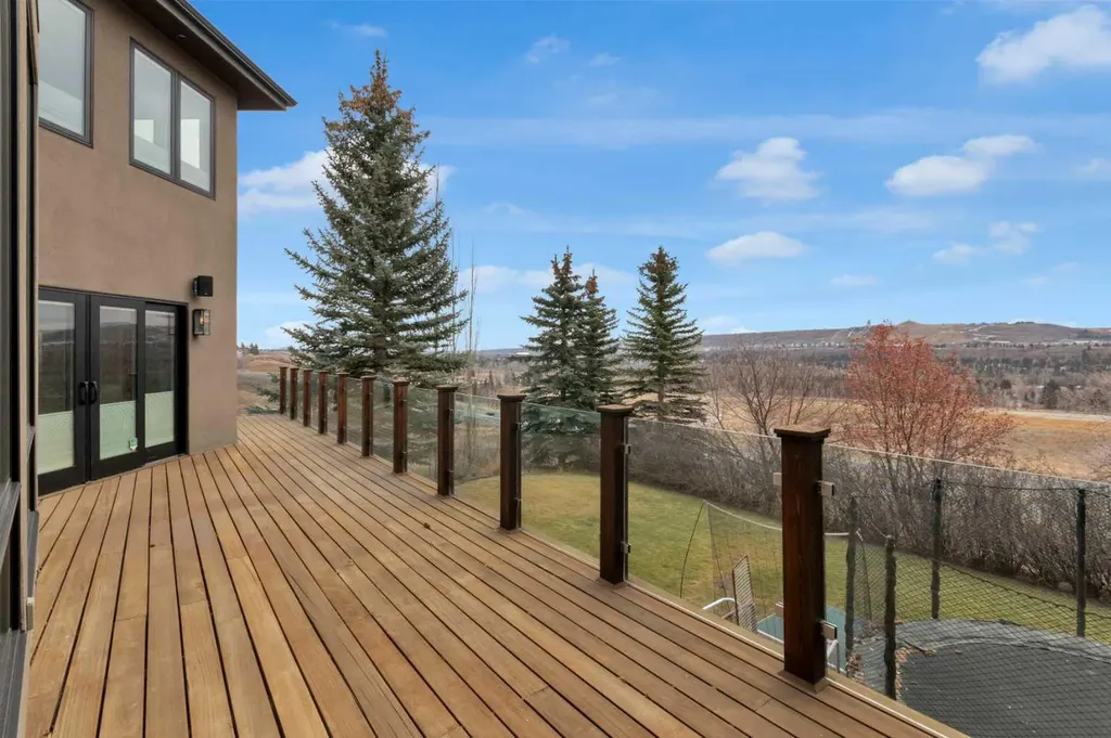 58 Scimitar View NW Calgary AB T3L 2B5
