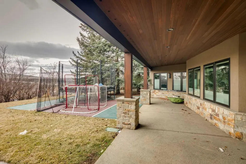 58 Scimitar View NW Calgary AB T3L 2B5