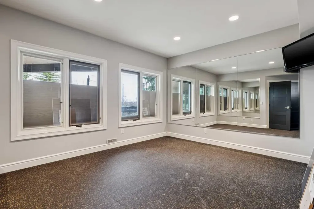 58 Scimitar View NW Calgary AB T3L 2B5