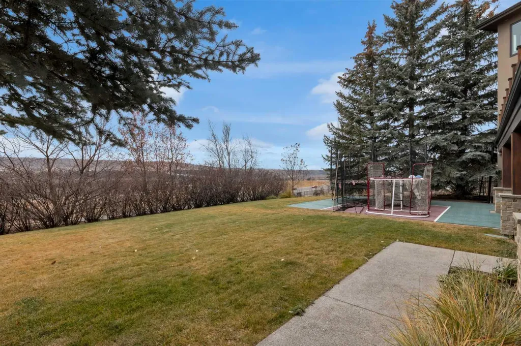 58 Scimitar View NW Calgary AB T3L 2B5