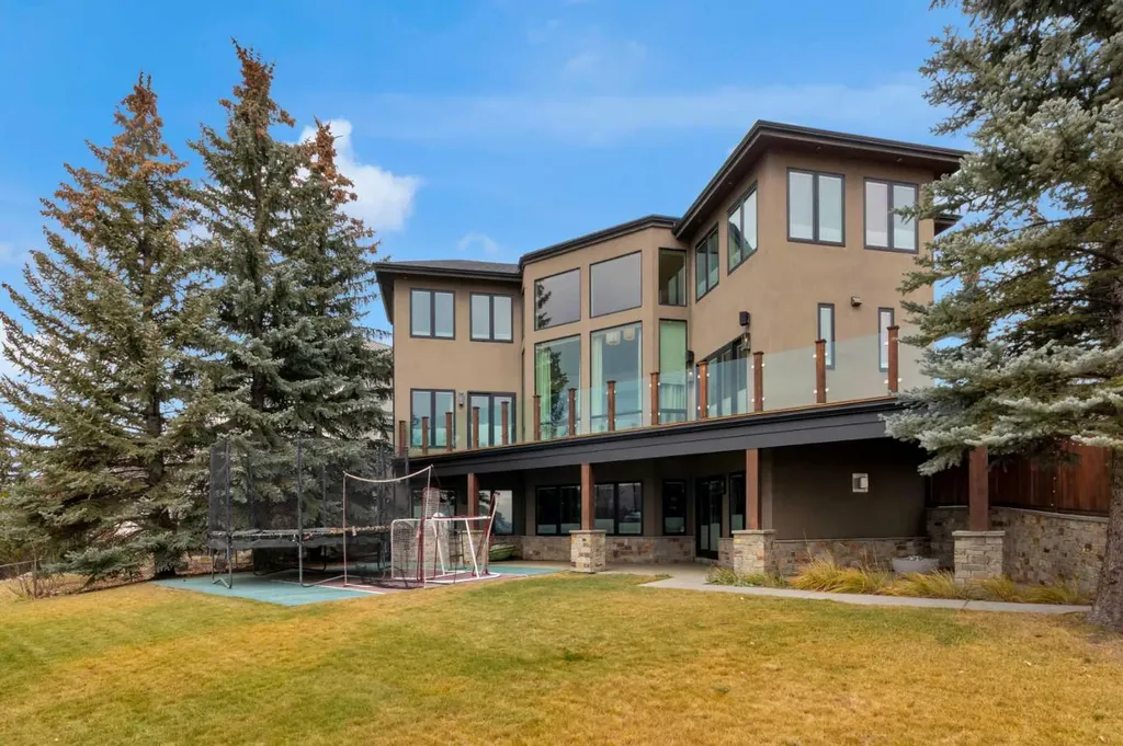 58 Scimitar View NW Calgary AB T3L 2B5