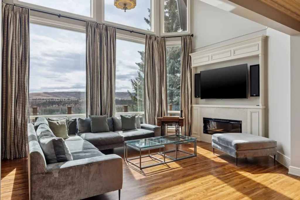 58 Scimitar View NW Calgary AB T3L 2B5