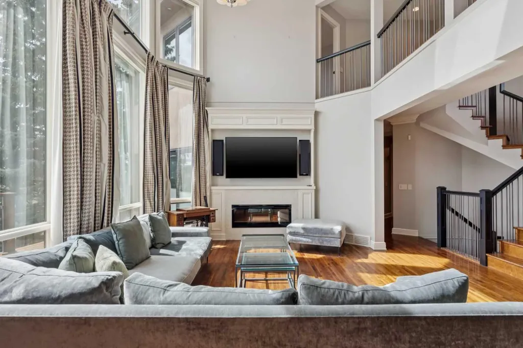 58 Scimitar View NW Calgary AB T3L 2B5