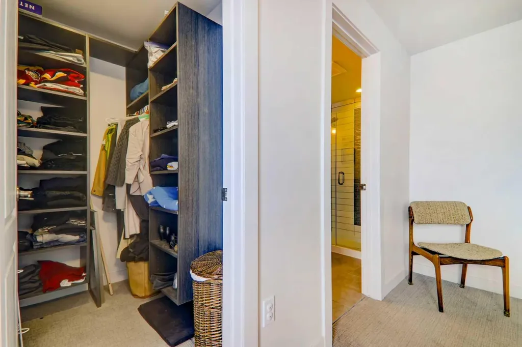 303 13 Avenue SW Calgary AB T2R 0Y9