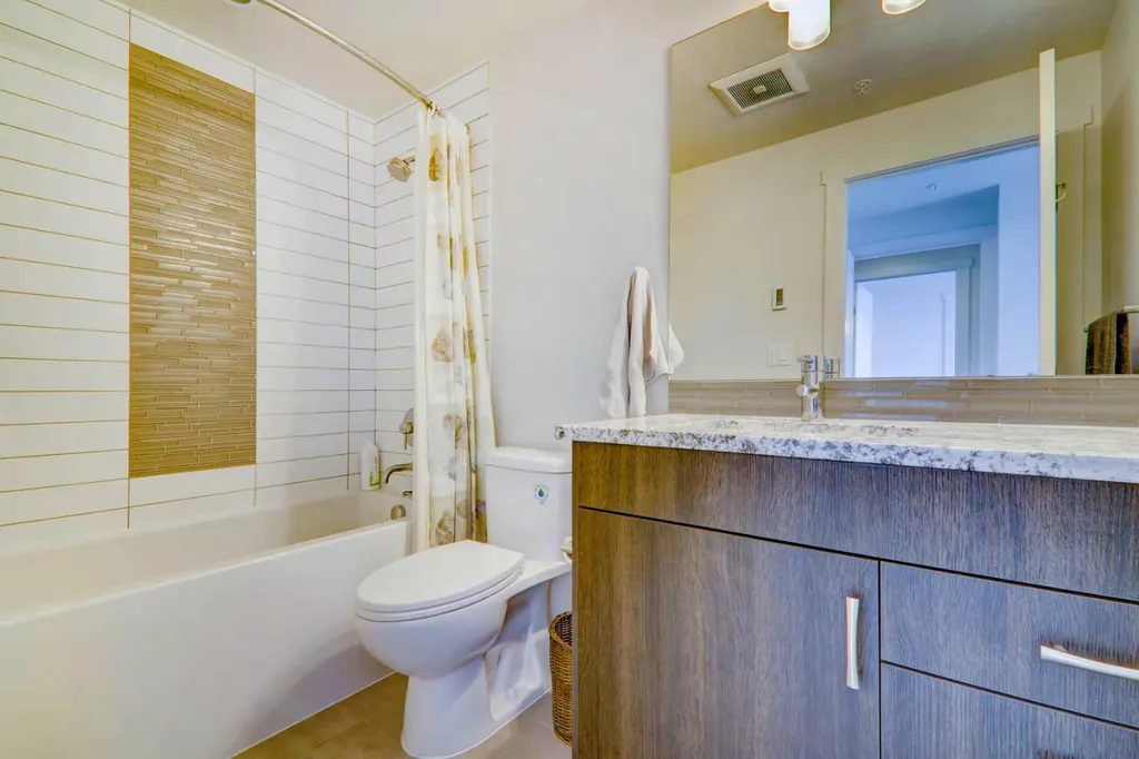 303 13 Avenue SW Calgary AB T2R 0Y9