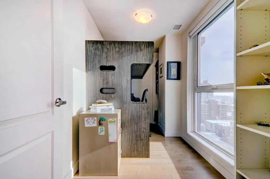 303 13 Avenue SW Calgary AB T2R 0Y9