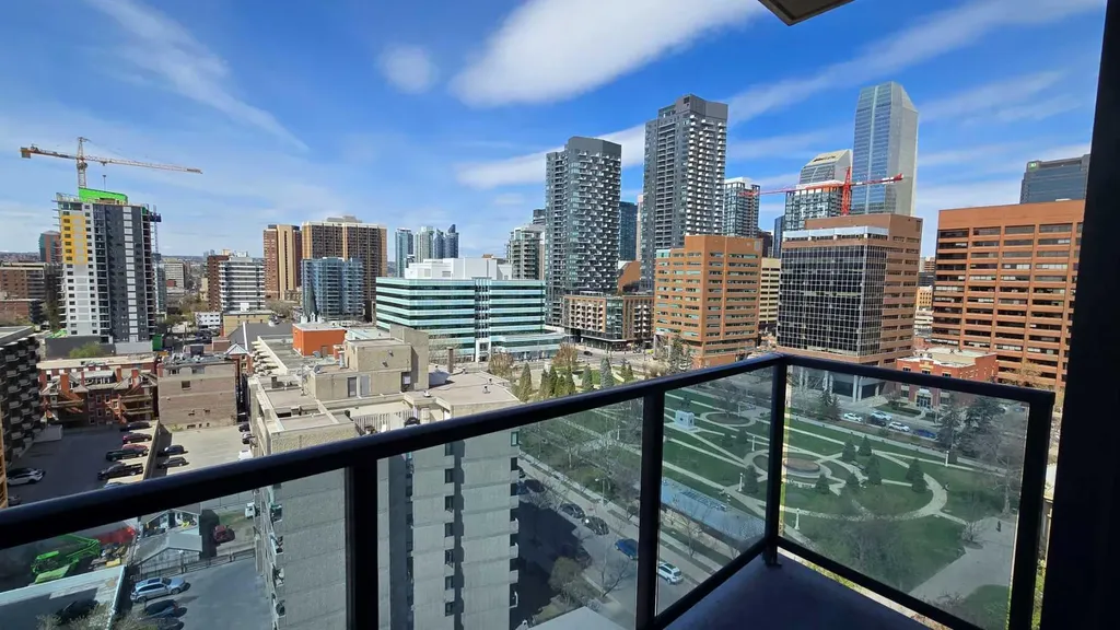 303 13 Avenue SW Calgary AB T2R 0Y9