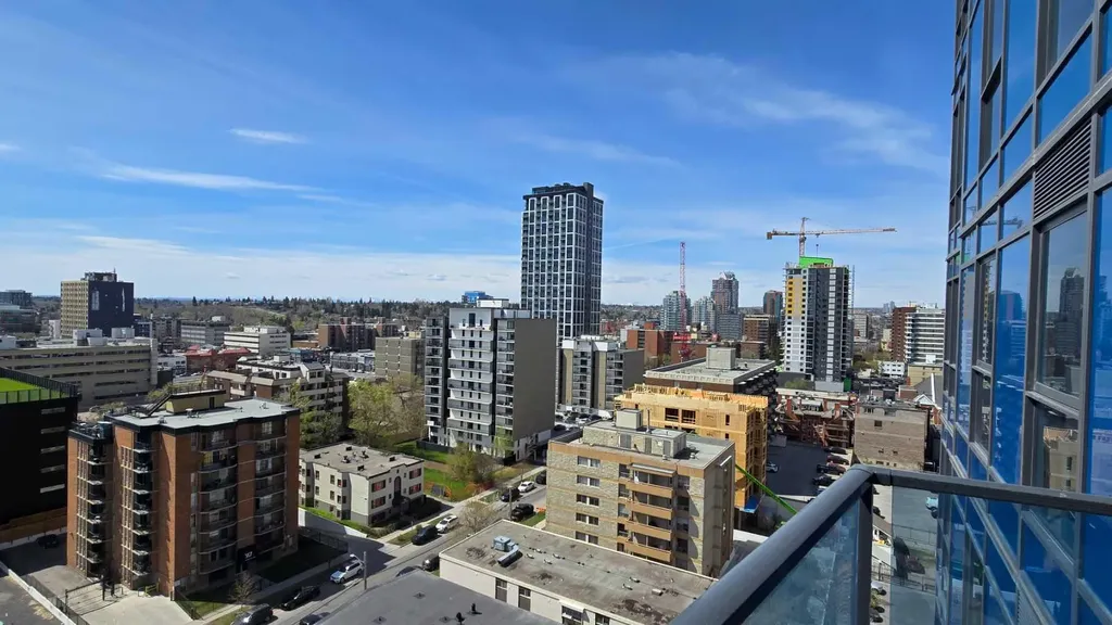 303 13 Avenue SW Calgary AB T2R 0Y9