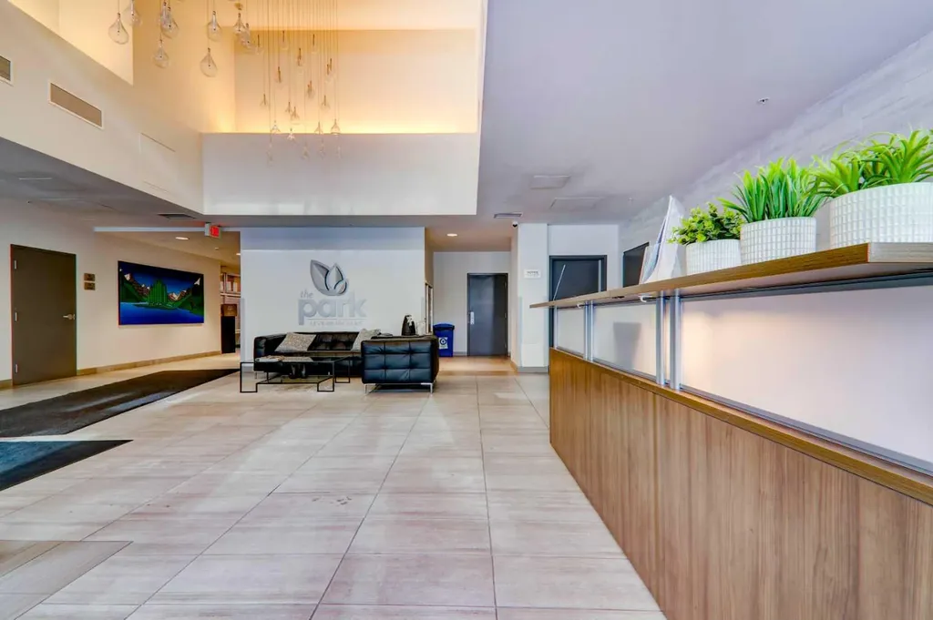 303 13 Avenue SW Calgary AB T2R 0Y9
