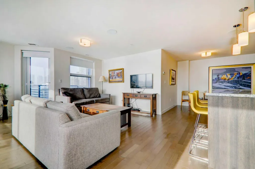 303 13 Avenue SW Calgary AB T2R 0Y9