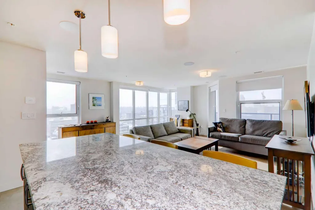 303 13 Avenue SW Calgary AB T2R 0Y9