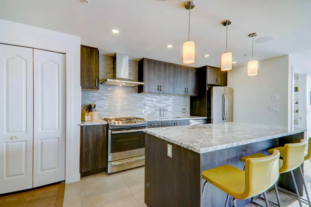 303 13 Avenue SW Calgary AB T2R 0Y9