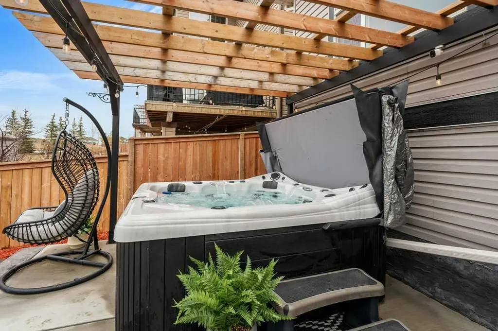 201 Pantego Road NW Calgary AB T3K 0B8