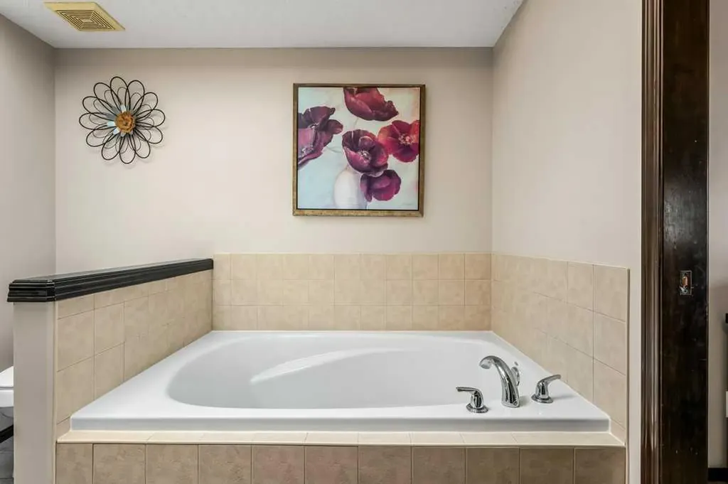 201 Pantego Road NW Calgary AB T3K 0B8