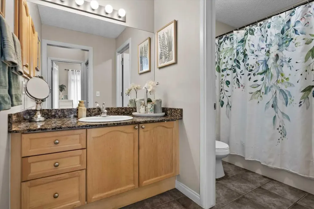 8 Prestwick Pond Terrace SE Calgary AB T2Z 4P3
