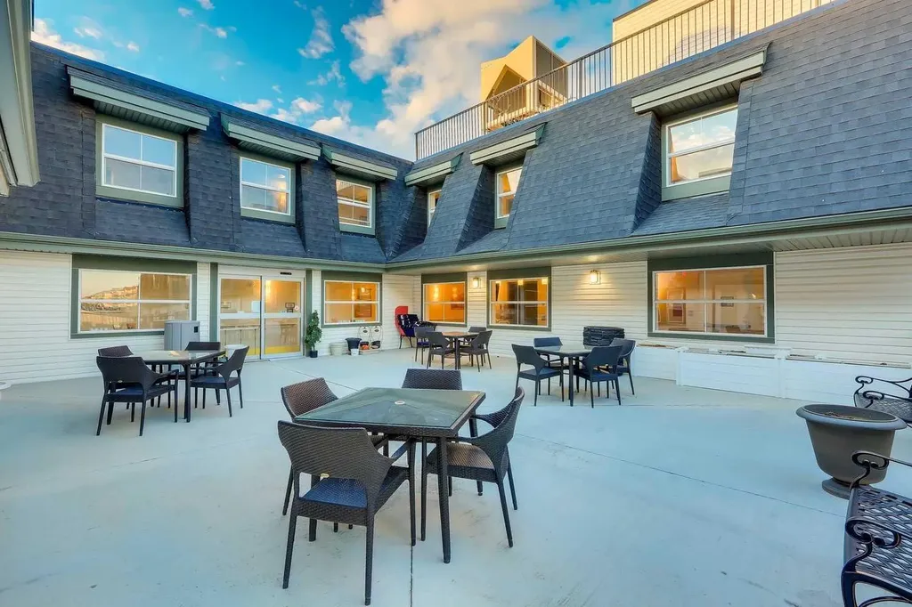 2635 Eversyde Avenue SW Calgary AB T2Y 5G9