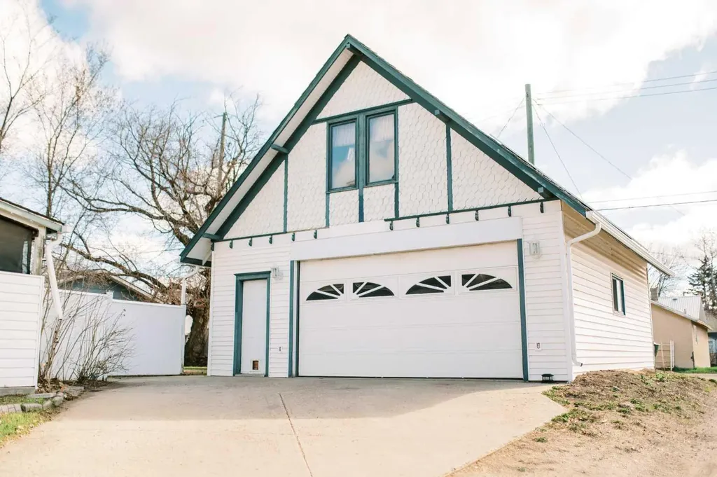 4717 52 Street Stettler AB T4K 1J5