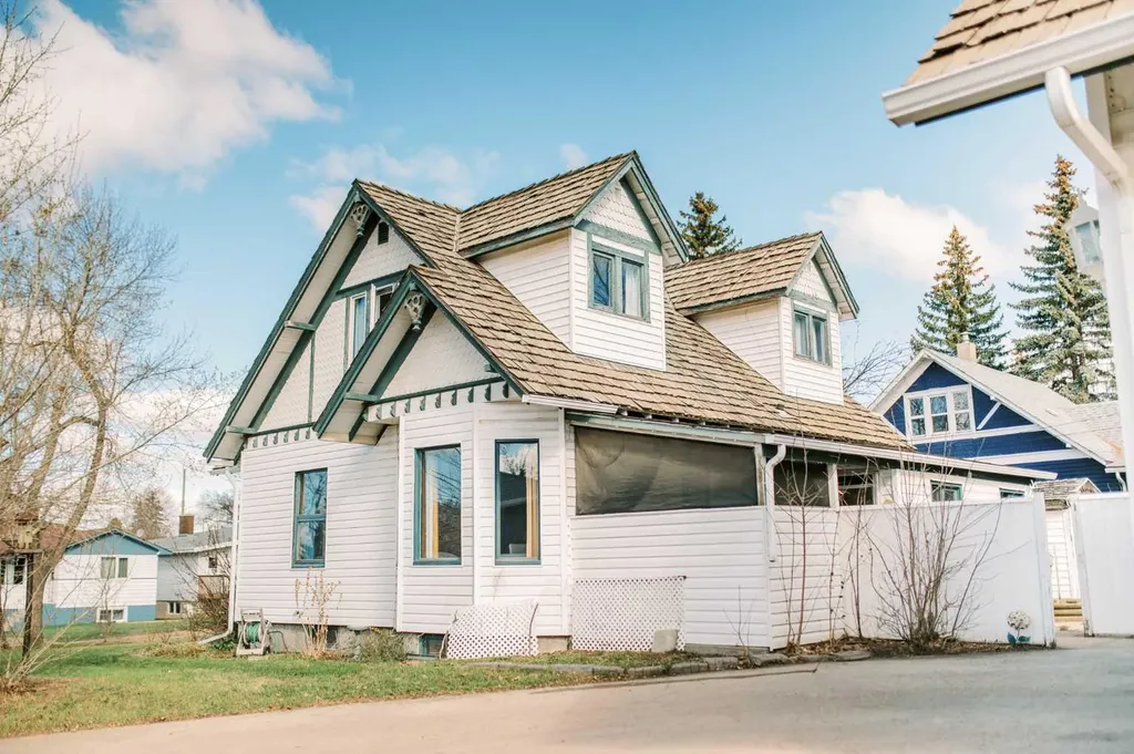 4717 52 Street Stettler AB T4K 1J5