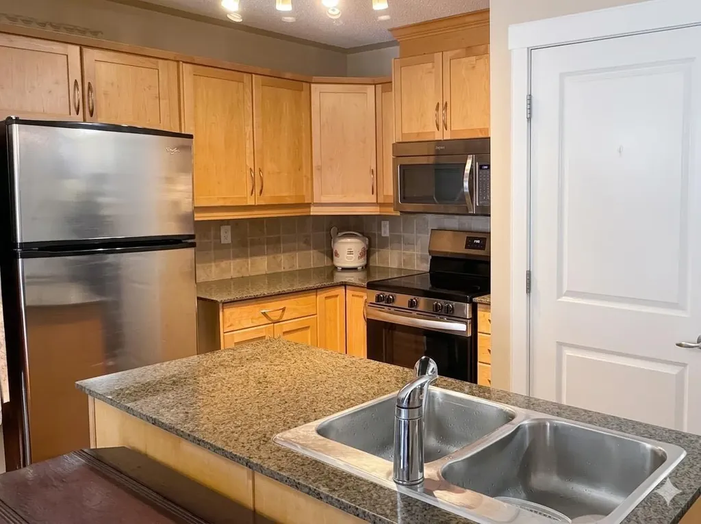 2233 34 Avenue SW Calgary AB T2T 6N2