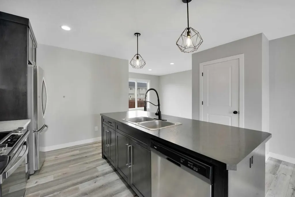 15 Iron Gate Boulevard Sylvan Lake AB T4S 0T6