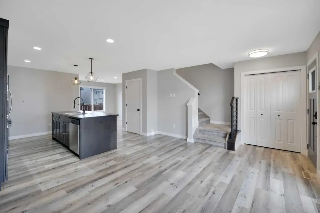 15 Iron Gate Boulevard Sylvan Lake AB T4S 0T6