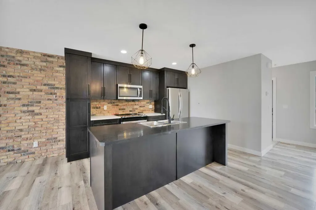 15 Iron Gate Boulevard Sylvan Lake AB T4S 0T6