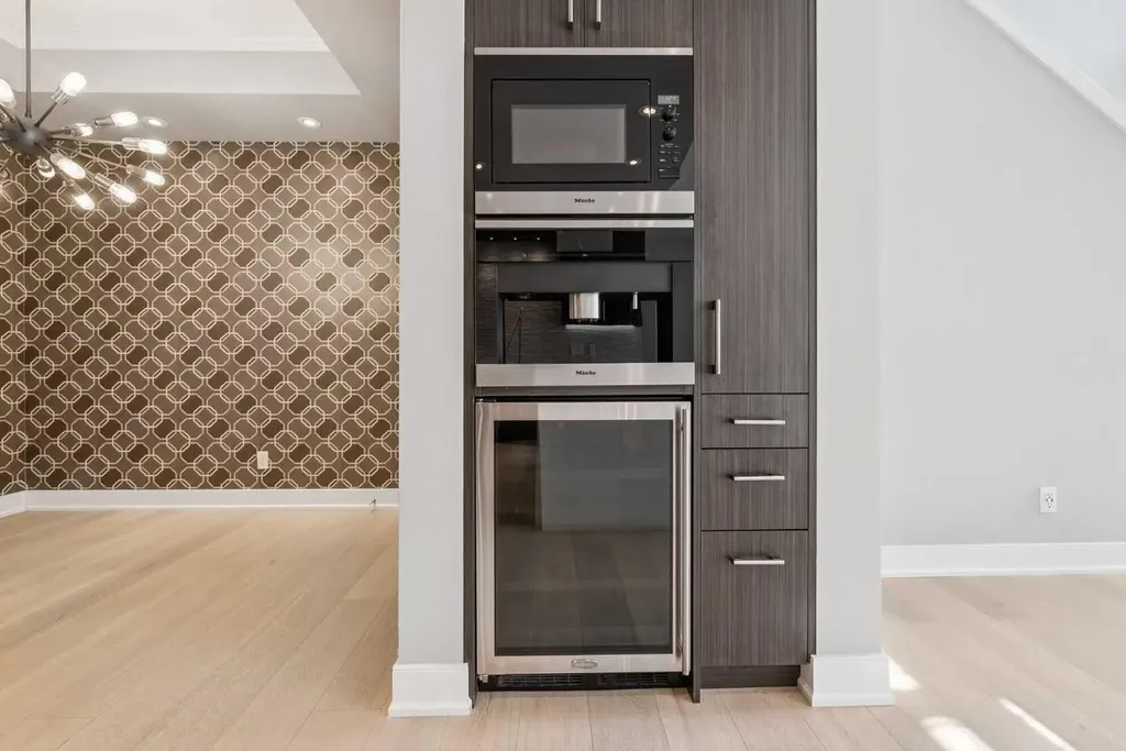 660 Eau Claire Avenue SW Calgary AB T2P 5K3