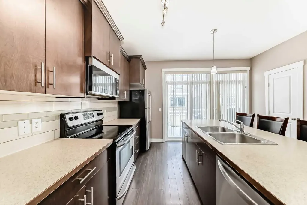 37 Skyview Ranch Gardens NE Calgary AB T2M3Y7