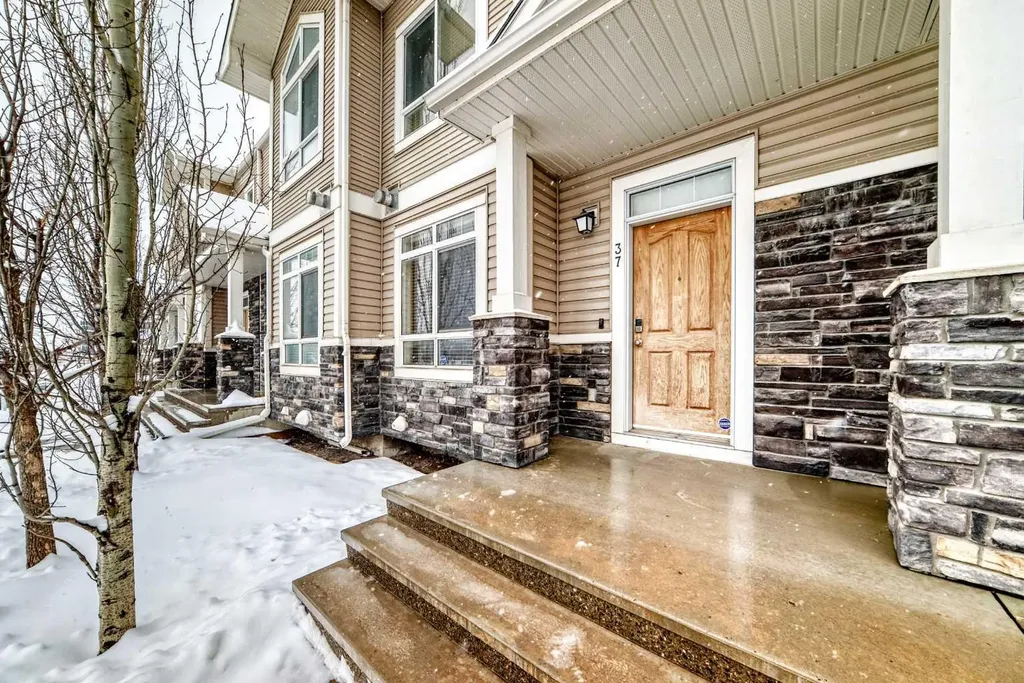 37 Skyview Ranch Gardens NE Calgary AB T2M3Y7