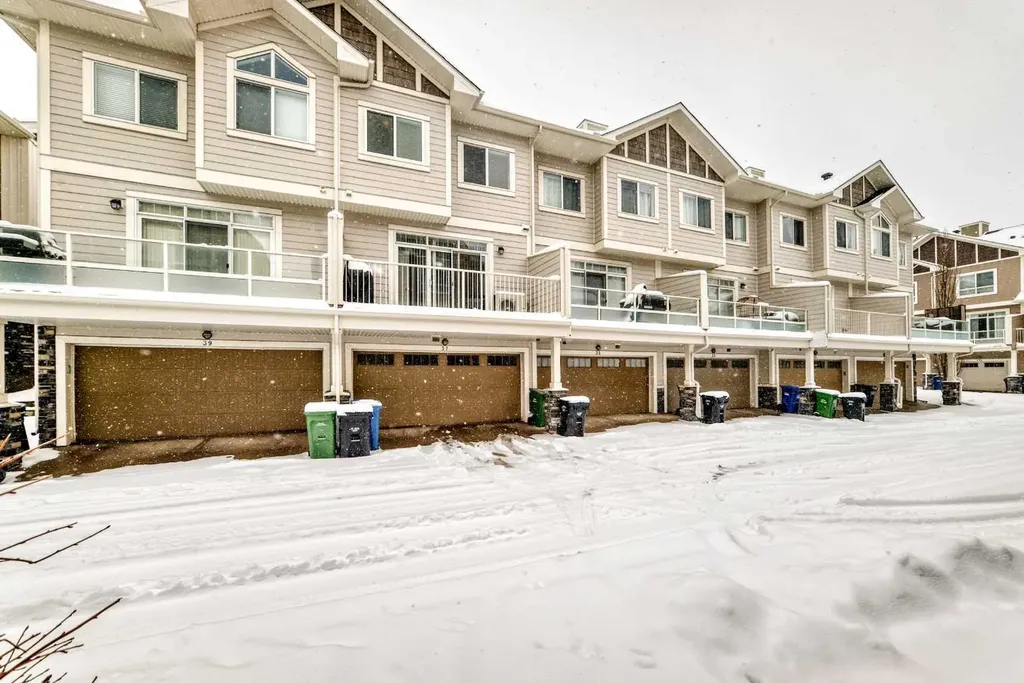 37 Skyview Ranch Gardens NE Calgary AB T2M3Y7