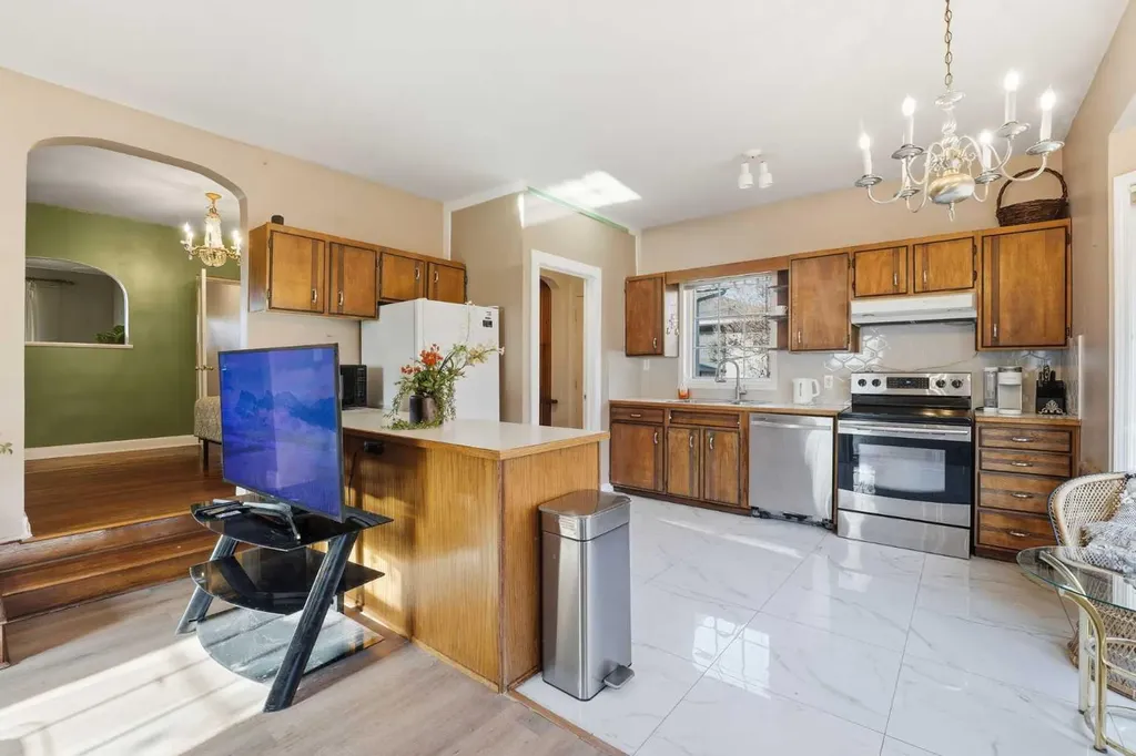 2314 Richmond Road SW Calgary AB T2T 5E4