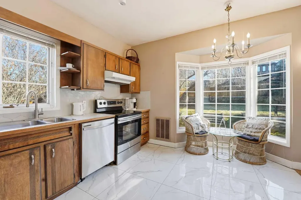 2314 Richmond Road SW Calgary AB T2T 5E4