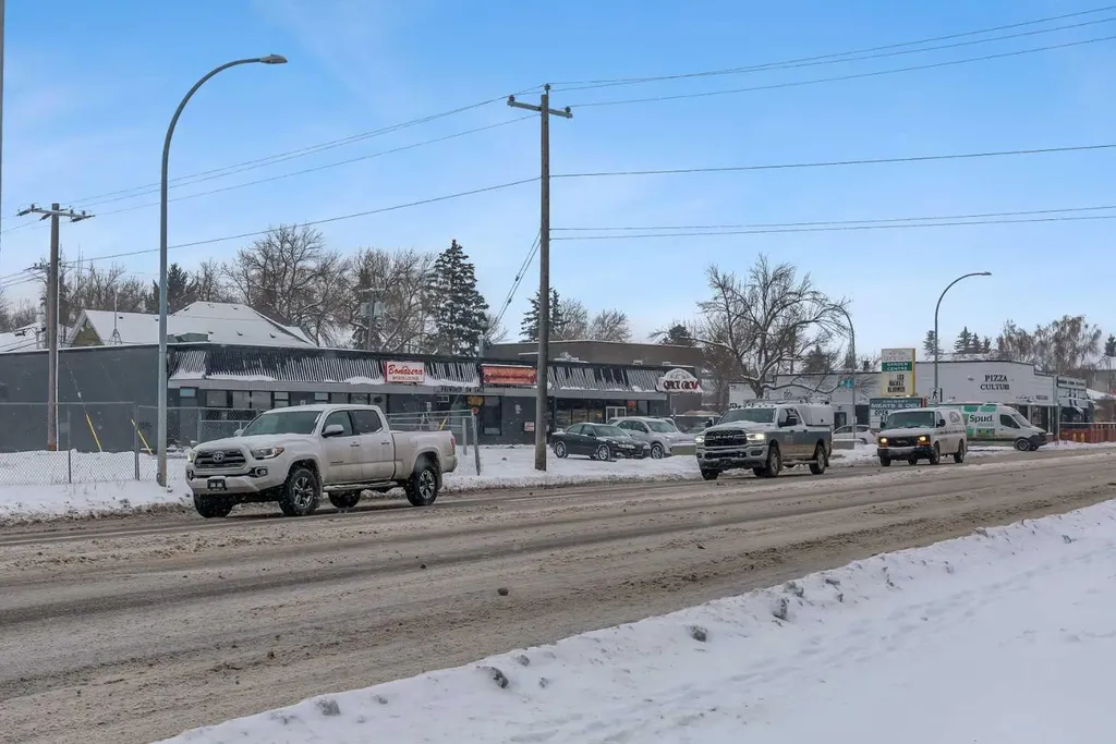 320 12 Avenue NE Calgary AB T2E 1A4