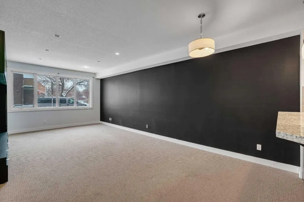 320 12 Avenue NE Calgary AB T2E 1A4