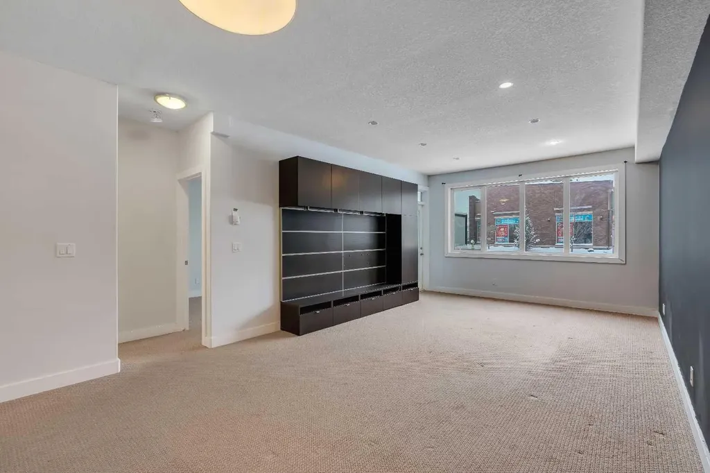 320 12 Avenue NE Calgary AB T2E 1A4